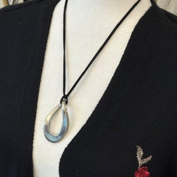 Lia Sophia "TORQUE" Necklace - Picture 3 of 8